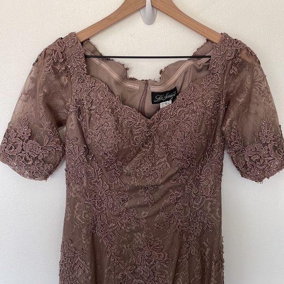 La Femme | Mauve Lace Applique Tulle Sweetheart Neckline Trumpet Gown Size 4 - Picture 2 of 13